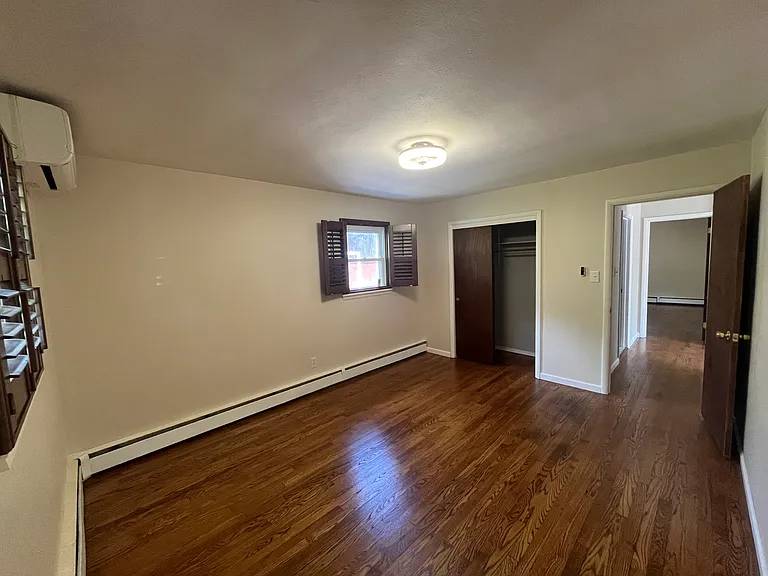 4647 Memorial Hwy — Photo 9
