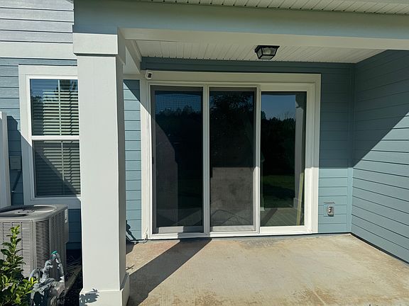 5th image of 437 Brandon Lakes Dr