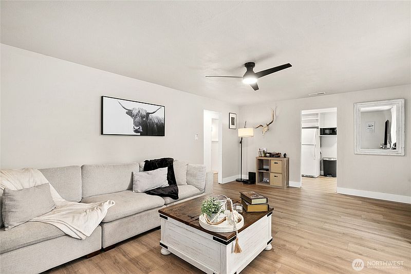 5th image of 1555 SW Grandview Avenue