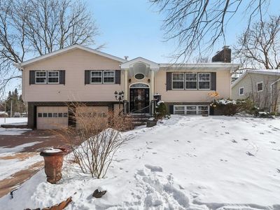 1717 Wicklow Way, Madison, WI, 53711