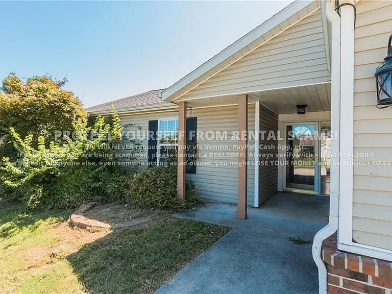 3079 W Essex Dr — Photo 1