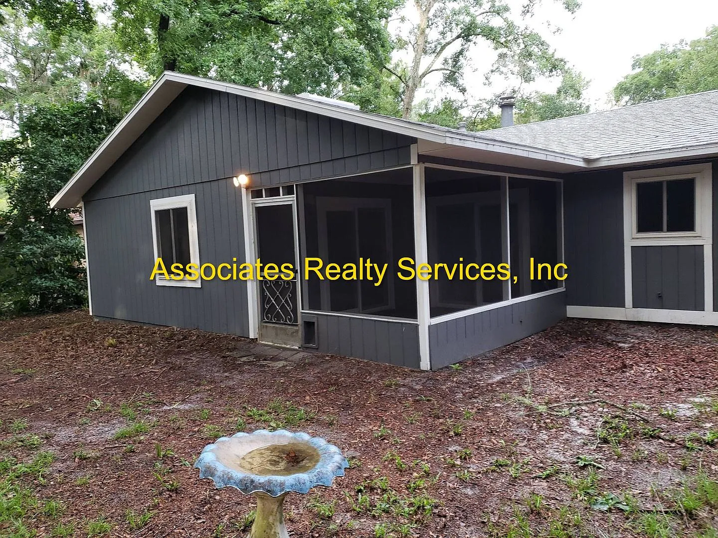 Cute 3 bedroom in Palmetto Woods! — Photo 3