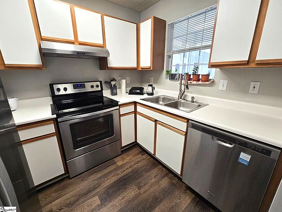 4th image of 2 Allenwood Ln