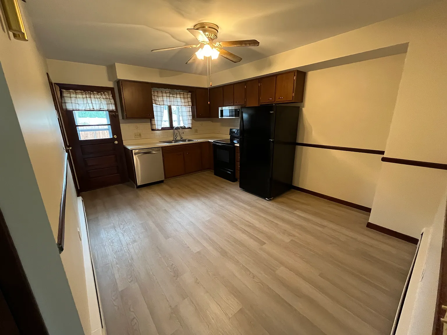 2 bed, 864 sqft, $2,350 — Photo 3