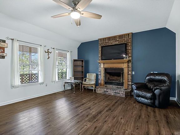 4th image of 16 Pinecrest Ct