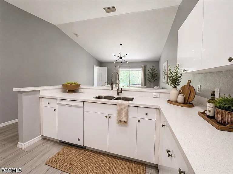 715 SE 24th Ave #715 — Photo 8