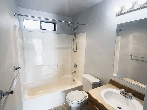 5th image of 114 NW 3rd Pl E