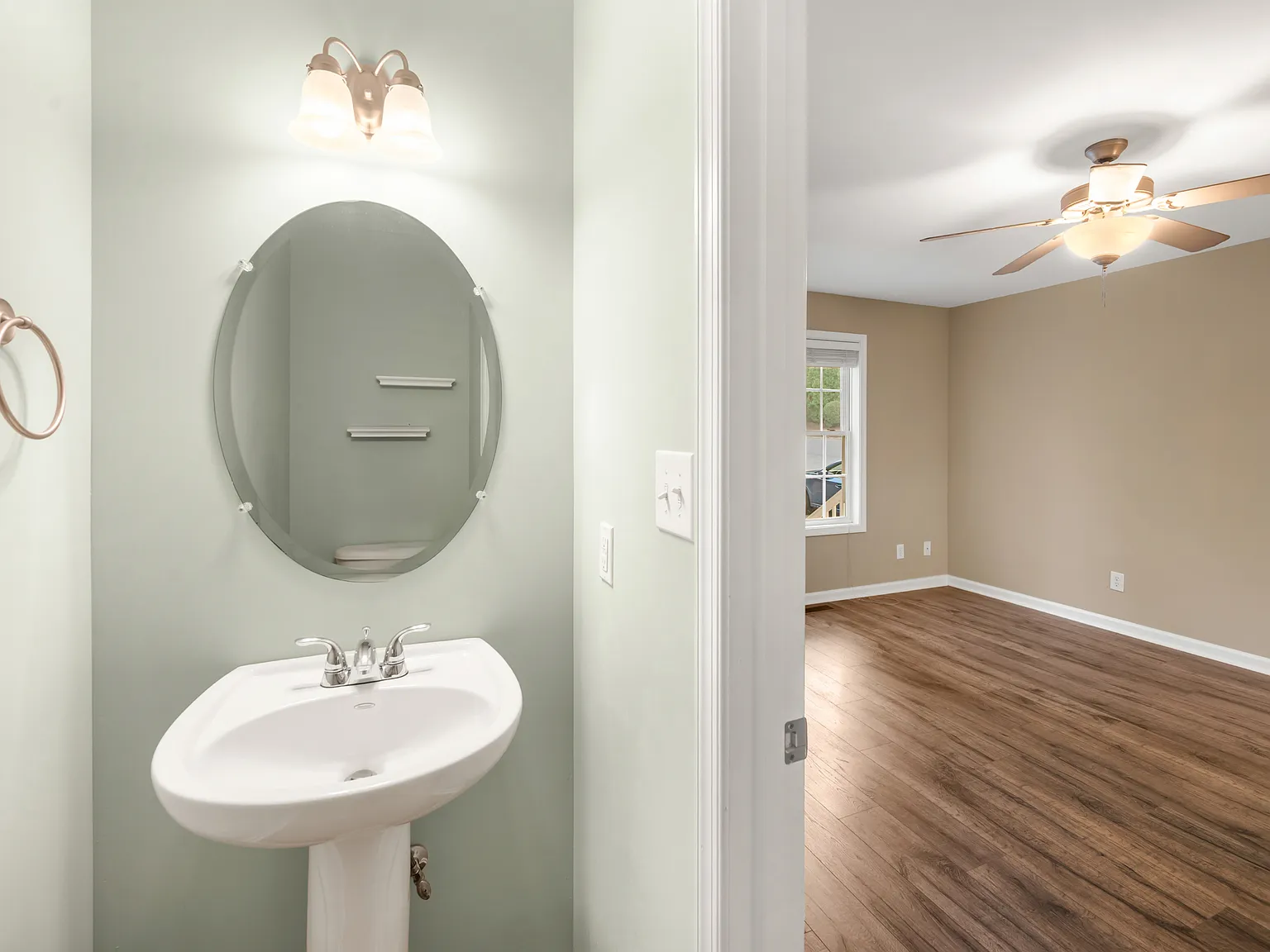 3 bed, 3.5 bath, 1800 sqft, $1,700 — Photo 4