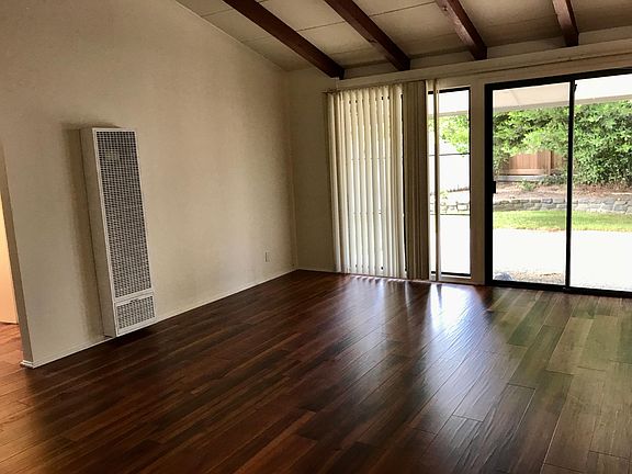 3rd image of 1533 California Dr