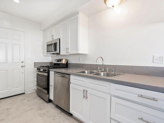 3rd image of 11922 Weddington St #109