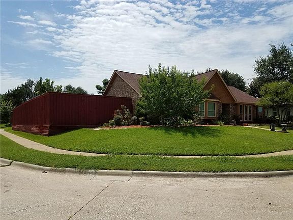 3rd image of 2200 Covinton Ln