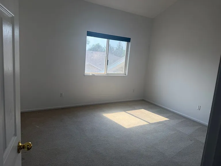 2155 Meadow Ct — Photo 14