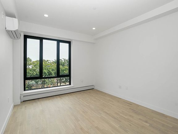 4th image of 2600 7th Ave #2U