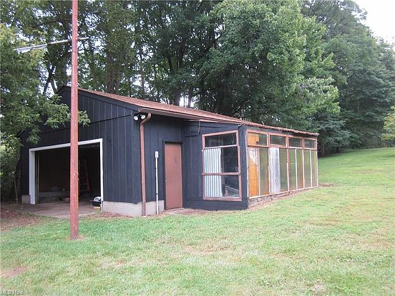 3rd image of 4276 Hattrick Rd