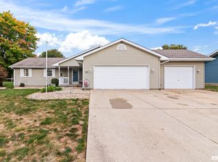 31 Whiting Dr, Divernon, IL 62530