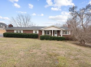 912 S Main St, Greer, SC 29650