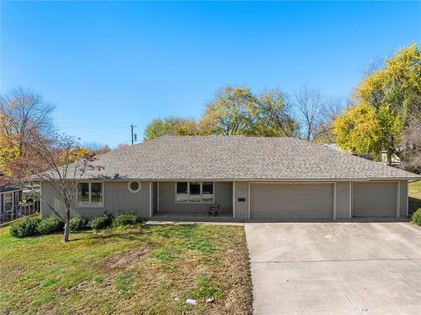 602 Fieldcrest Dr, Harrisonville, MO 64701