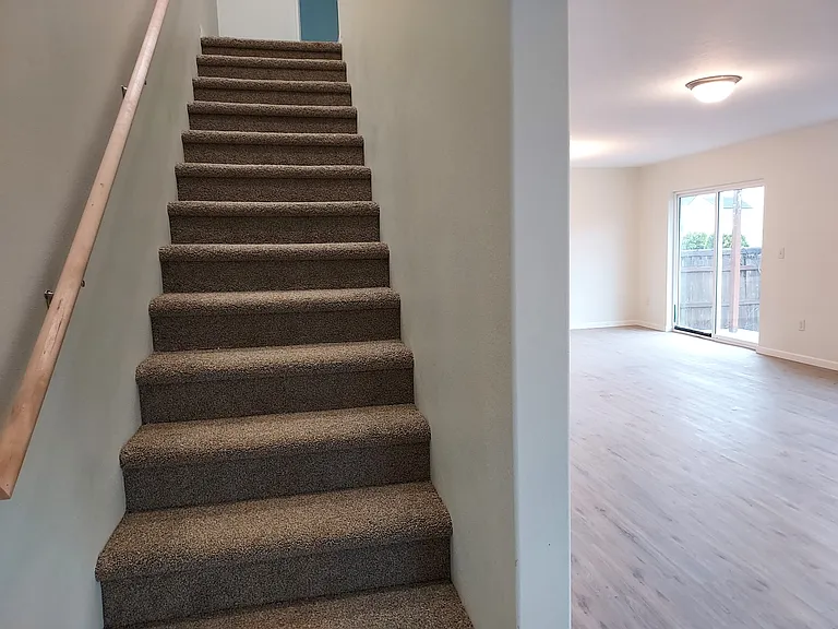 301 Drake St — Photo 3