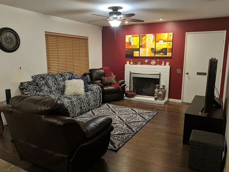 8840 Flanders Dr — Photo 2