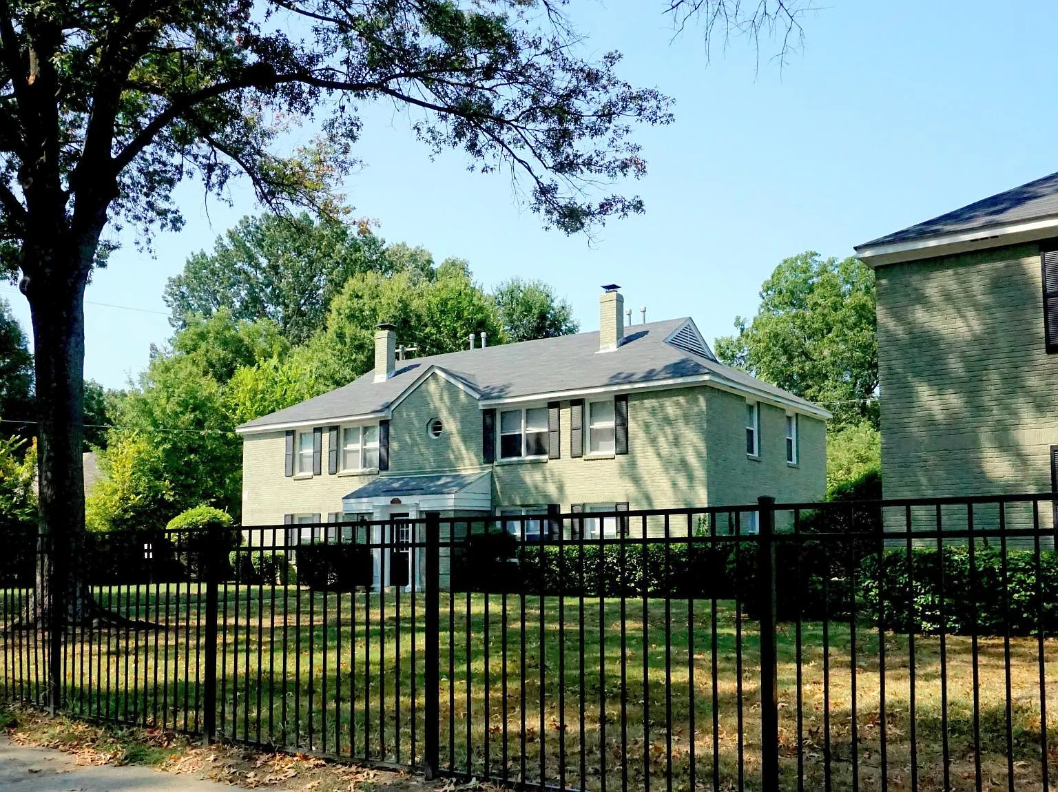 4418 Powell Ave — Photo 3