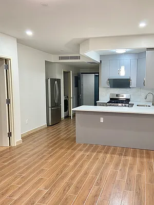 Rented by E Realty International Corp | media 30