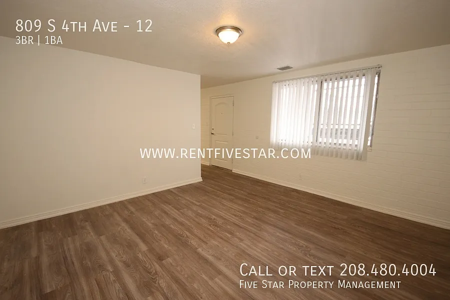 3 Bedroom Apartment 1 Block From ISU Campus! — Photo 2