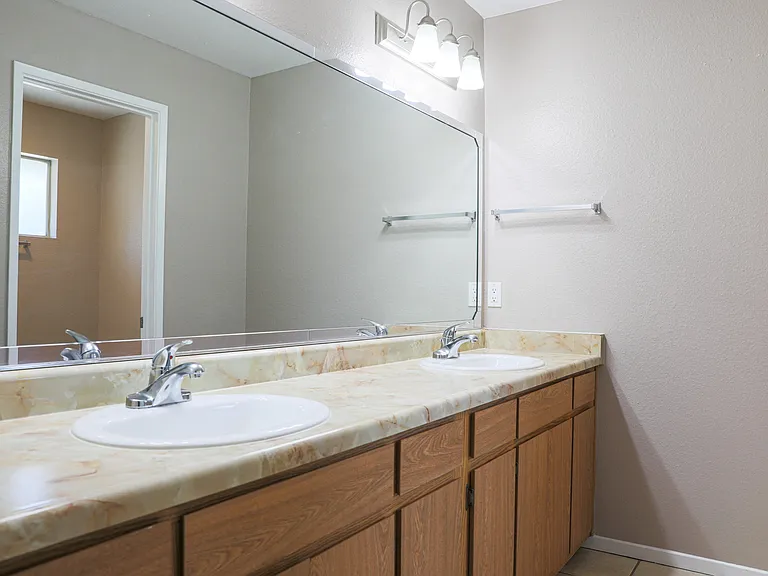 Pomona Townhomes — Photo 18