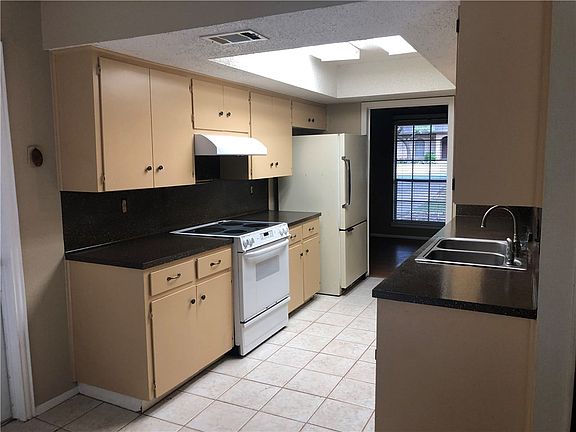4th image of 10013 Hidden Meadow Dr