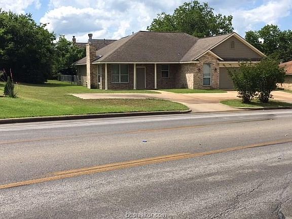 4th image of 901 Holleman Dr