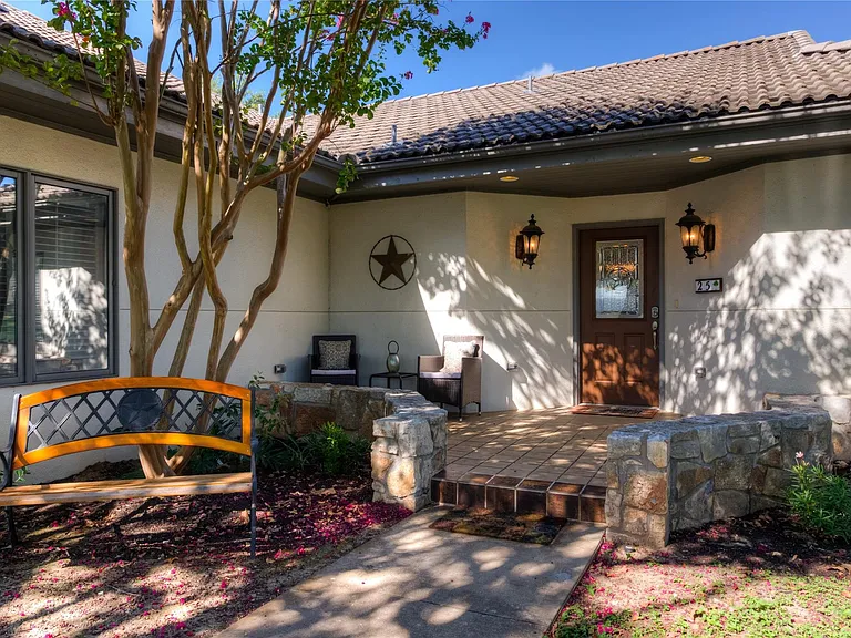 1924 Clubhouse Hill Dr #25 — Photo 2