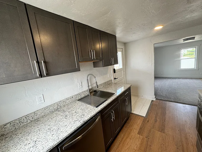 733 4th St #2 — Photo 4