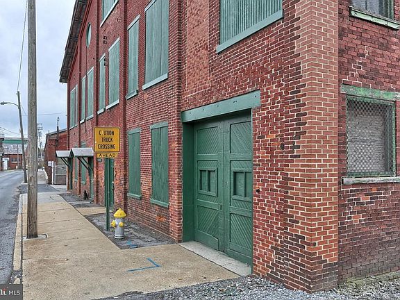 5th image of 255 N Lincoln Ave