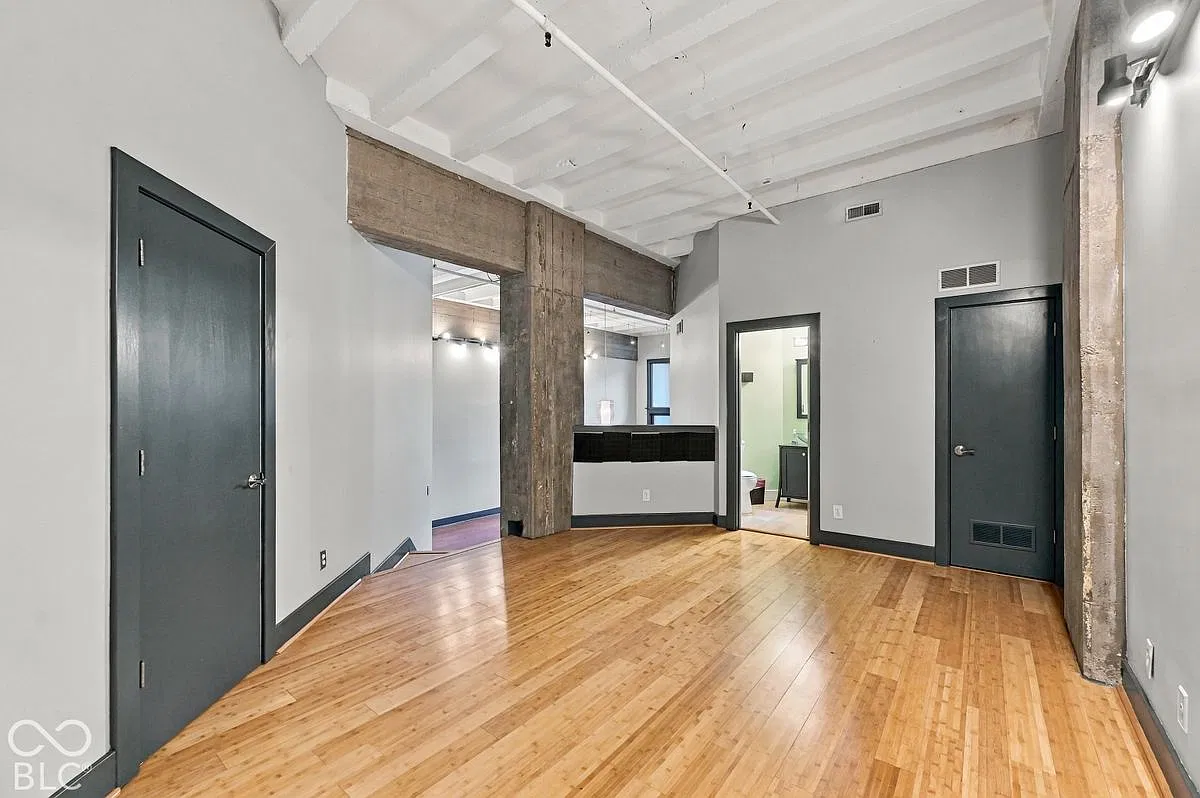 611 N Park Ave — Photo 2