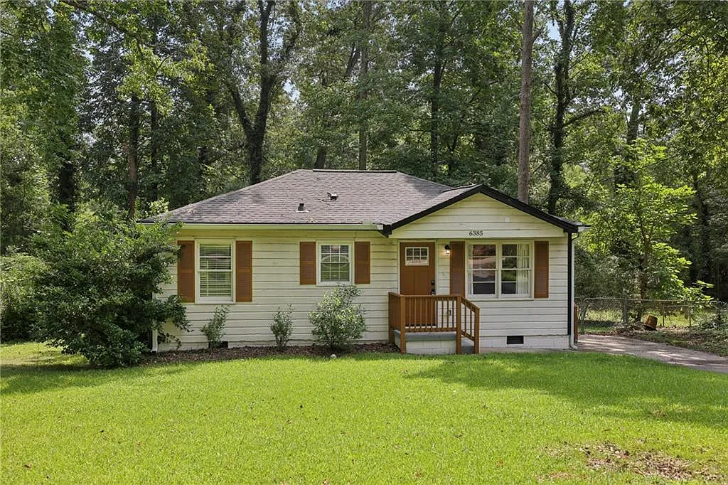3 bed, 2.0 bath, 1016 sqft, $2,400 — Photo 1