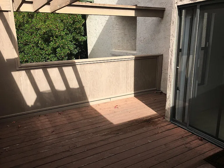 Deck, very private