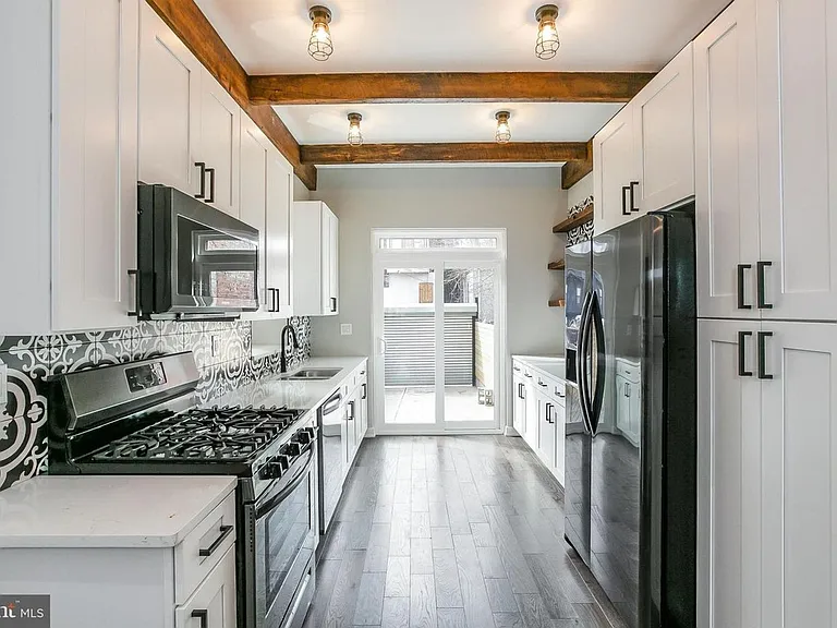 3118 W Montgomery Ave — Photo 3