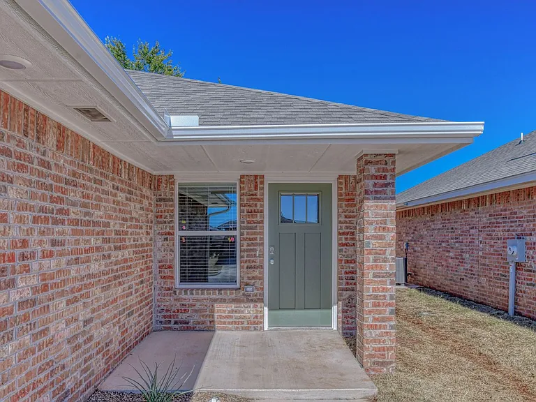 2721 Clifton Ter — Photo 3