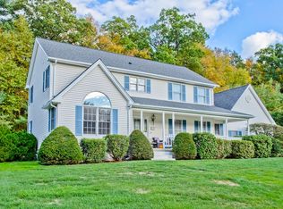 31 Cedar Knoll Dr, Feeding Hills, MA 01030