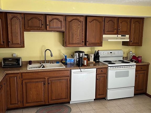 4th image of 283 Fuller Rd APT T