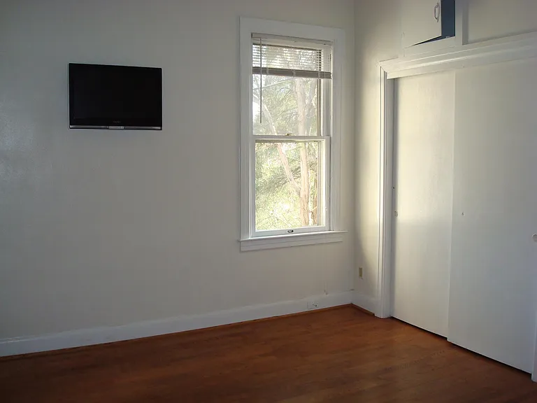 1034 Redgate Ave #4 — Photo 8