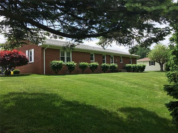 5th image of 910 E Edward Dr
