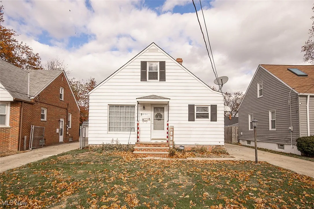 25151 Zeman Ave photo 1