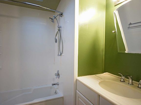5th image of 132 E Market St #L