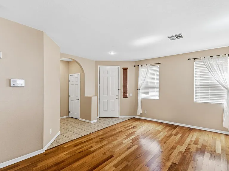 527 Newberry Springs Dr — Photo 8