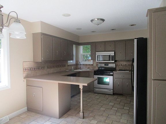 2nd image of 1212 Macarthur Dr