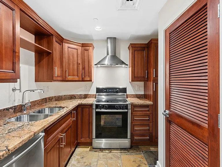 1812 West Ave #200 — Photo 11