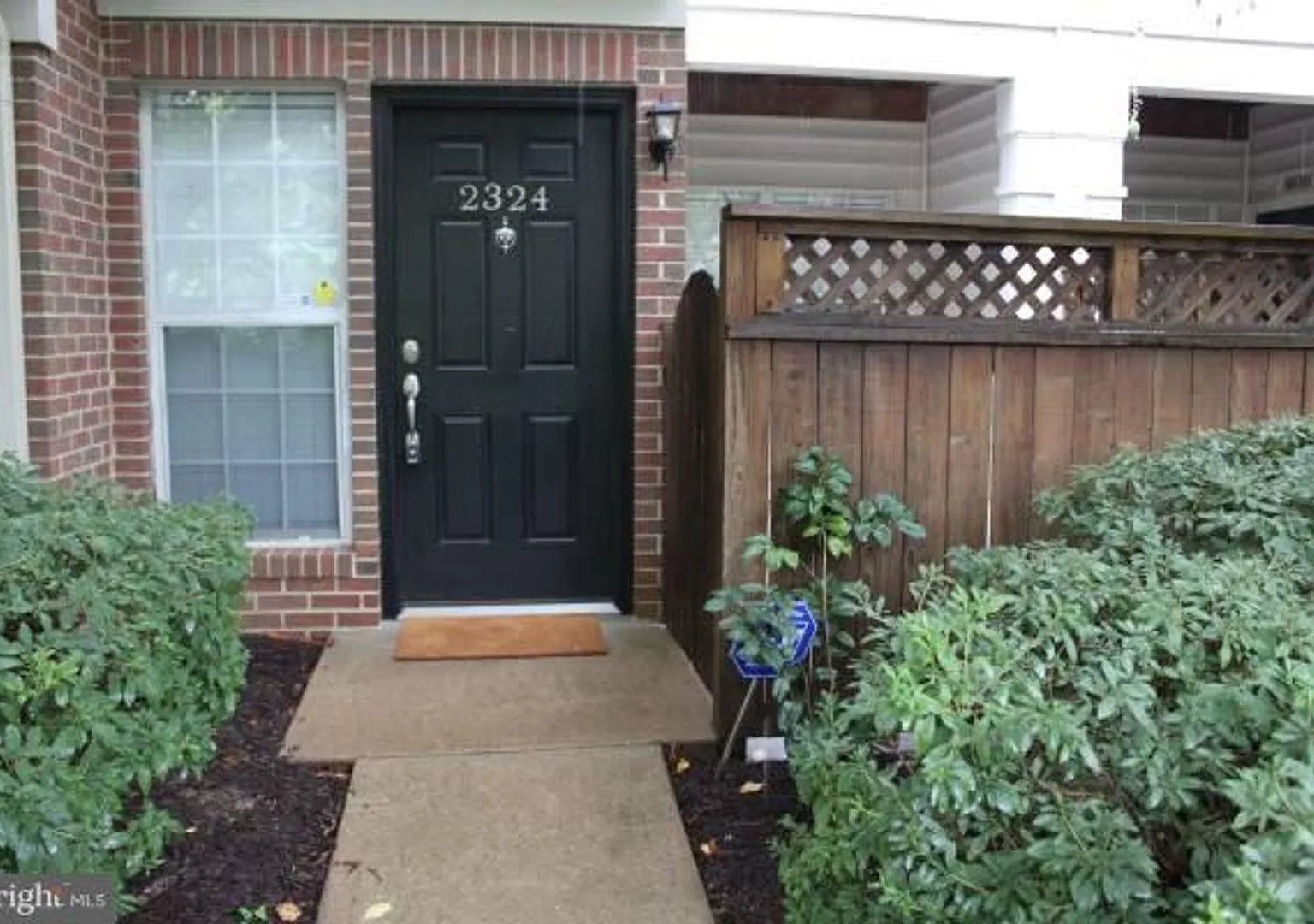 Charming & Pet-Friendly 1BR/1BA Condo in Alexandria's Stonegate — Photo 3