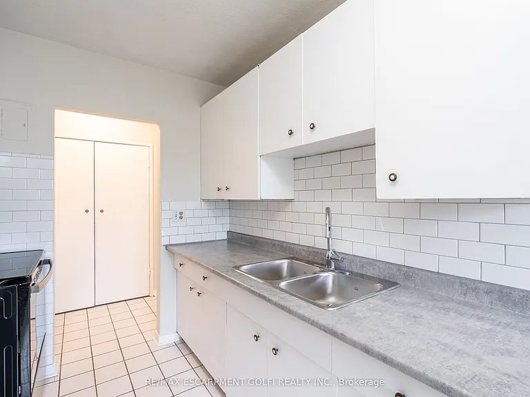 2433 1st St #9 — Photo 13