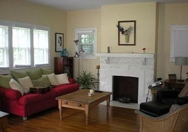 Hardwoods, lots of light, nice sized rooms