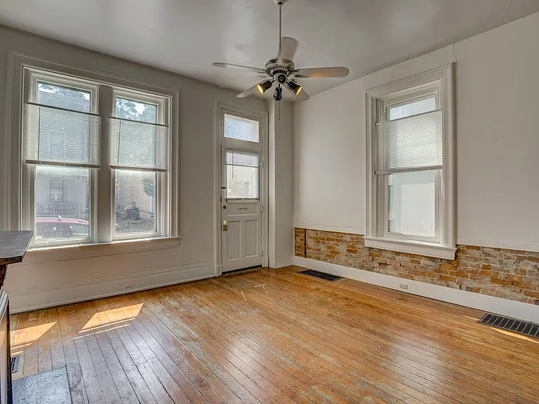 2235 Victor St #1B — Photo 6